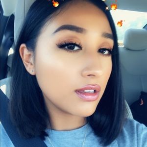 Meet your Posher, Iris